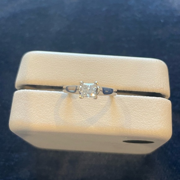 .72 carat princess cut - Picture 2 of 5